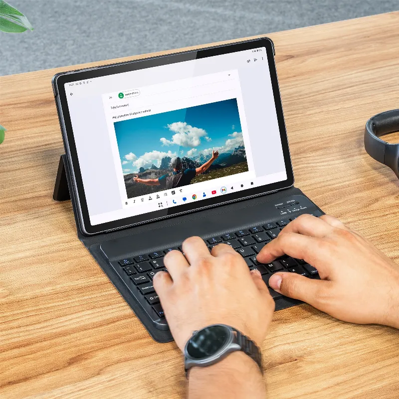 Husa cu Tastatura Tableta KM1078